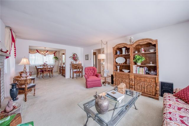 215 Amherst Rd, Shaler, PA 15116