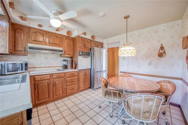 215 Amherst Rd, Shaler, PA 15116