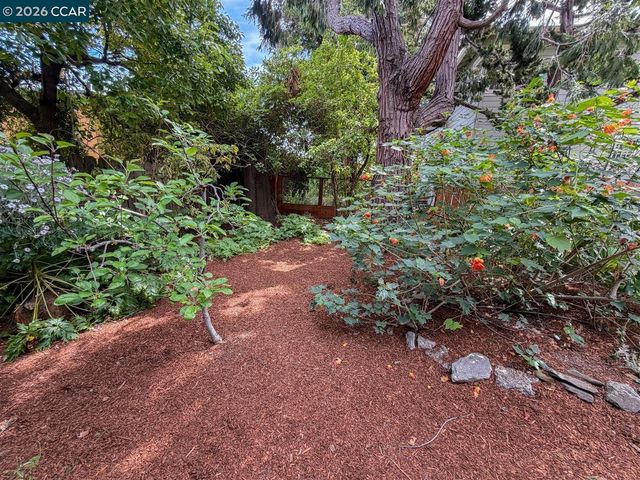 3754 Enos Ave, Oakland, CA 94619