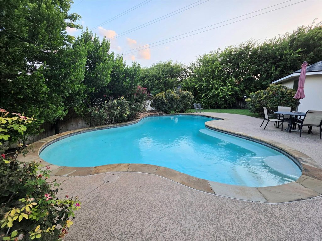 900 Spring Hollow DR, Leander, TX 78641
