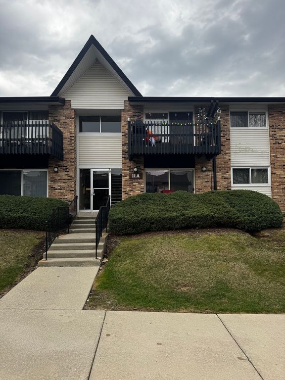 11A Kingery Quarter 202, Willowbrook, IL 60527