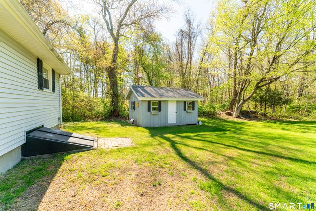 950 Old Colchester Road, Montville, CT 06370