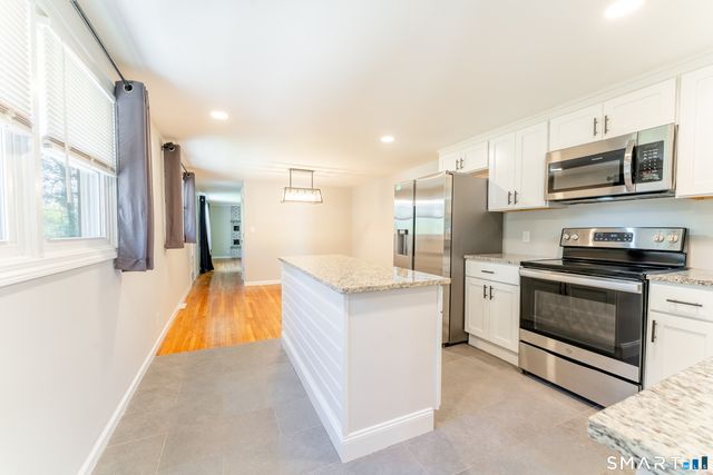950 Old Colchester Road, Montville, CT 06370