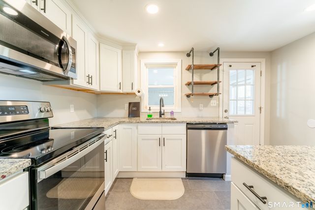950 Old Colchester Road, Montville, CT 06370