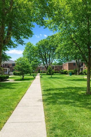 1203 E Broadway E Broadway G-11, Hewlett, NY 11557