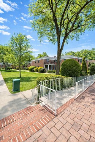 1203 E Broadway E Broadway G-11, Hewlett, NY 11557