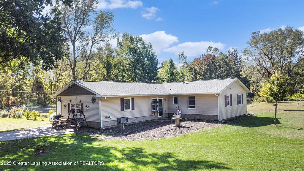 7202 Fenner Road, Laingsburg, MI 48848