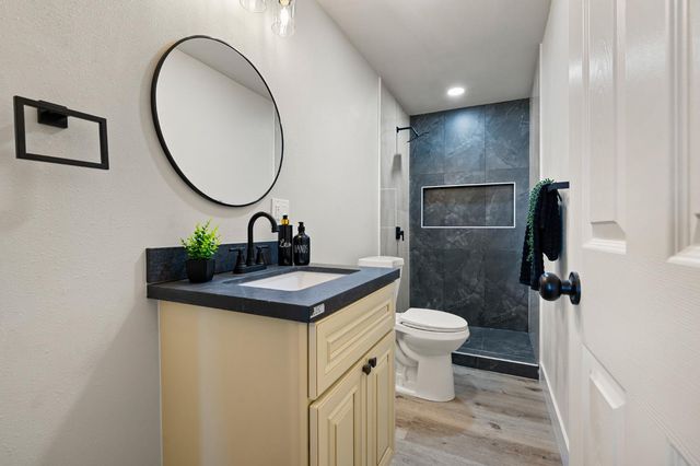 332 Hinkley Ave, Oakdale, CA 95361