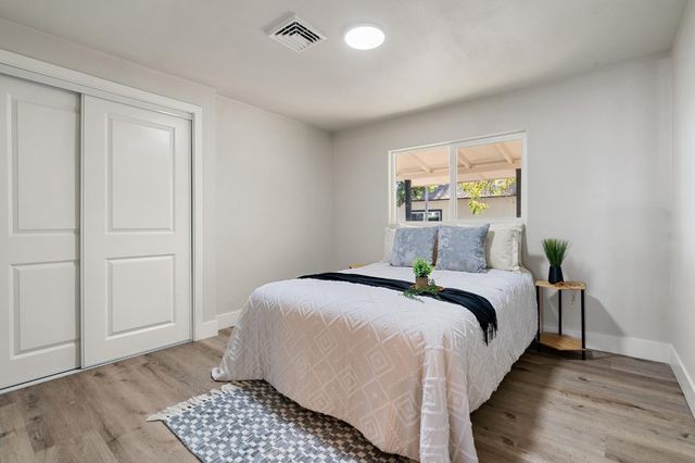 332 Hinkley Ave, Oakdale, CA 95361