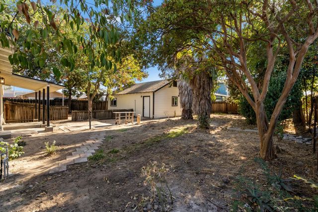 332 Hinkley Ave, Oakdale, CA 95361