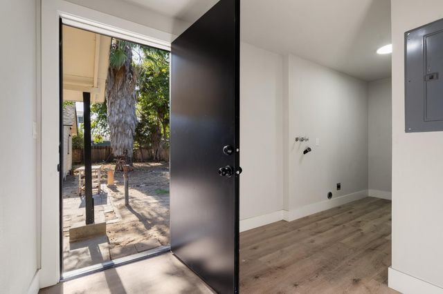 332 Hinkley Ave, Oakdale, CA 95361
