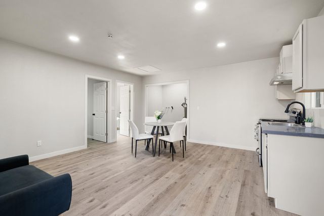 332 Hinkley Ave, Oakdale, CA 95361