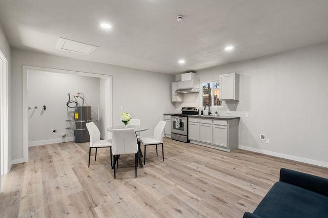 332 Hinkley Ave, Oakdale, CA 95361