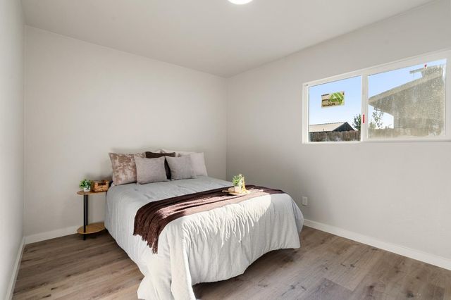 332 Hinkley Ave, Oakdale, CA 95361