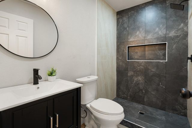 332 Hinkley Ave, Oakdale, CA 95361