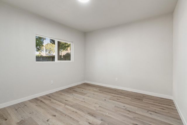 332 Hinkley Ave, Oakdale, CA 95361