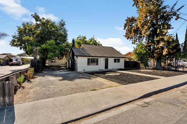 332 Hinkley Ave, Oakdale, CA 95361