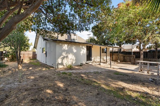 332 Hinkley Ave, Oakdale, CA 95361