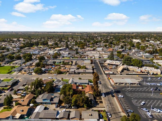 332 Hinkley Ave, Oakdale, CA 95361