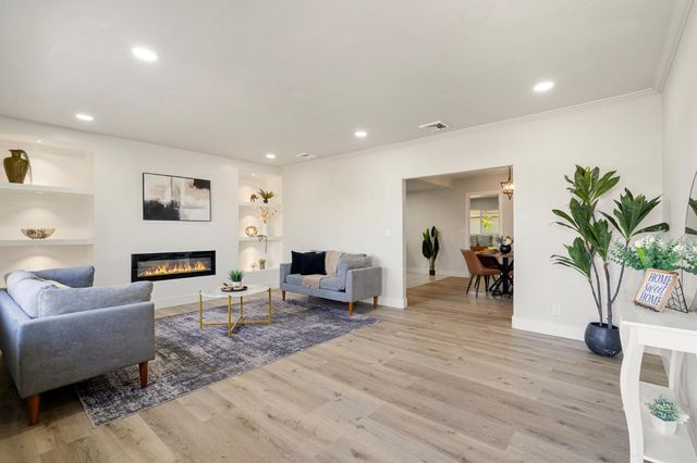 332 Hinkley Ave, Oakdale, CA 95361