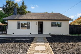 332 Hinkley Ave, Oakdale, CA 95361