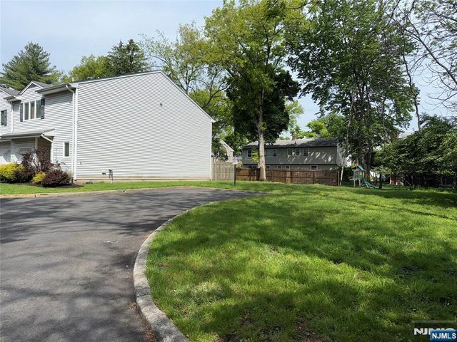 35 Meadowview Terrace 35, Fair Lawn, NJ 07410