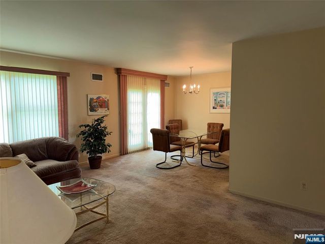 35 Meadowview Terrace 35, Fair Lawn, NJ 07410
