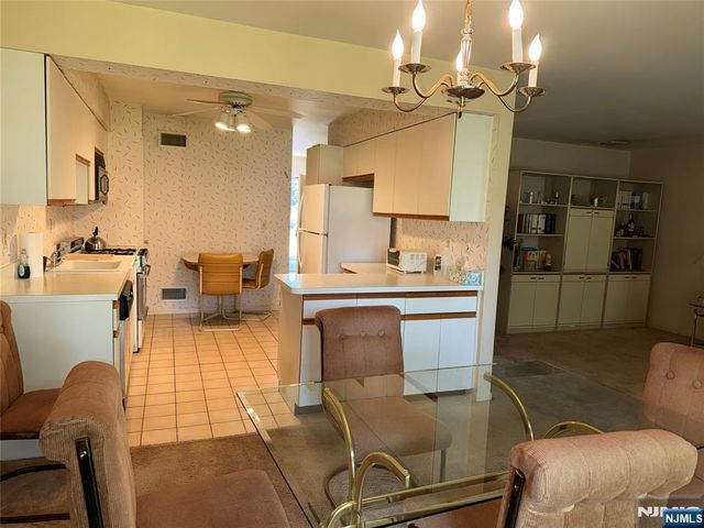 35 Meadowview Terrace 35, Fair Lawn, NJ 07410
