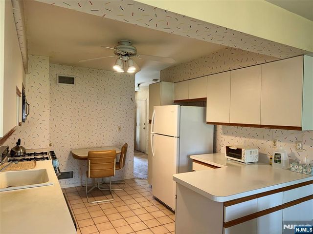 35 Meadowview Terrace 35, Fair Lawn, NJ 07410