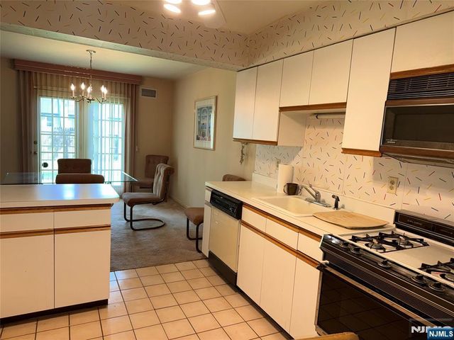 35 Meadowview Terrace 35, Fair Lawn, NJ 07410