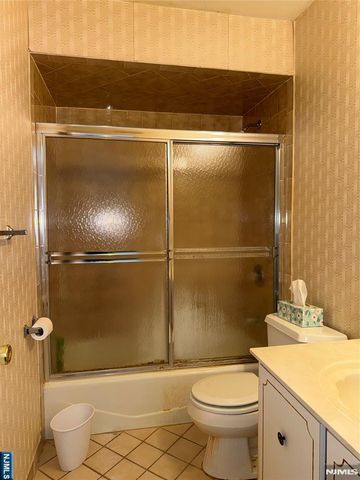 35 Meadowview Terrace 35, Fair Lawn, NJ 07410