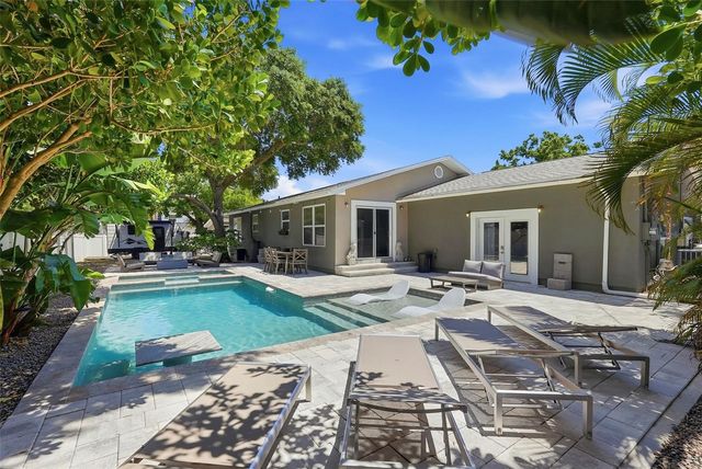 4800 16TH STREET N, St Petersburg, FL 33703