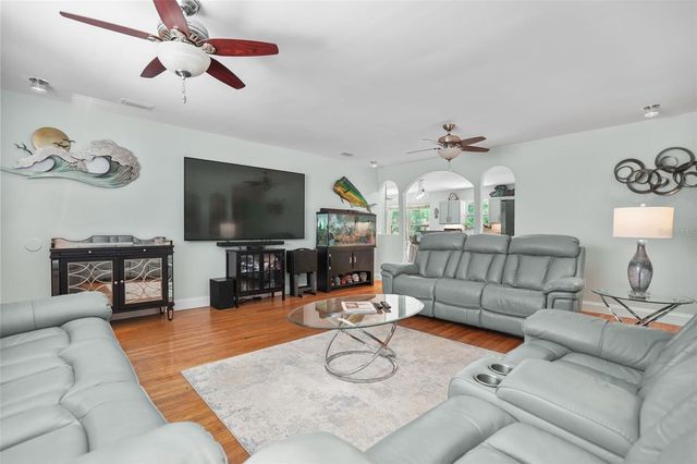 4800 16TH STREET N, St Petersburg, FL 33703