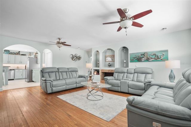 4800 16TH STREET N, St Petersburg, FL 33703