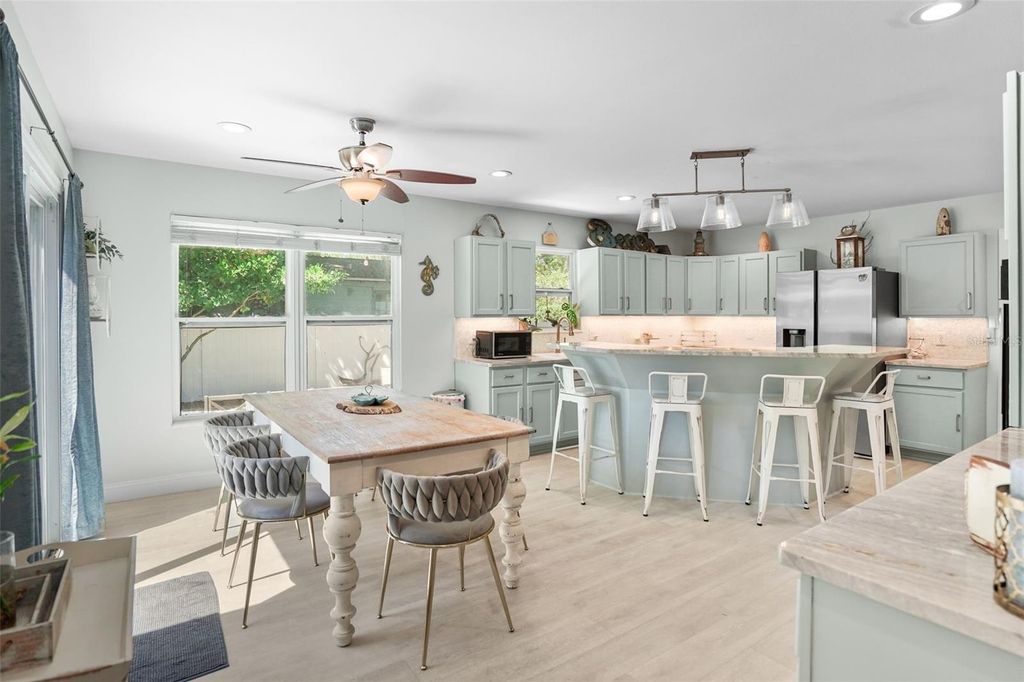 Image 3 of property listing at 4800 16TH STREET N, St Petersburg, FL 33703