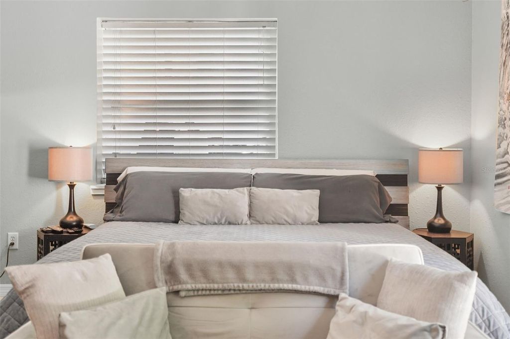 Image 23 of property listing at 4800 16TH STREET N, St Petersburg, FL 33703