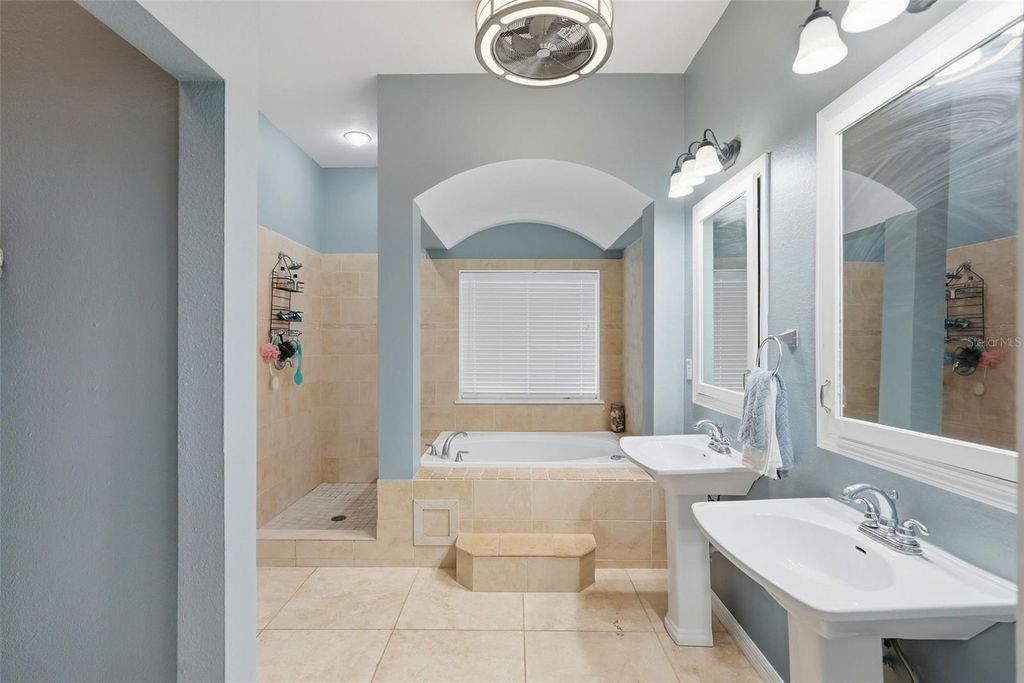 Image 25 of property listing at 4800 16TH STREET N, St Petersburg, FL 33703