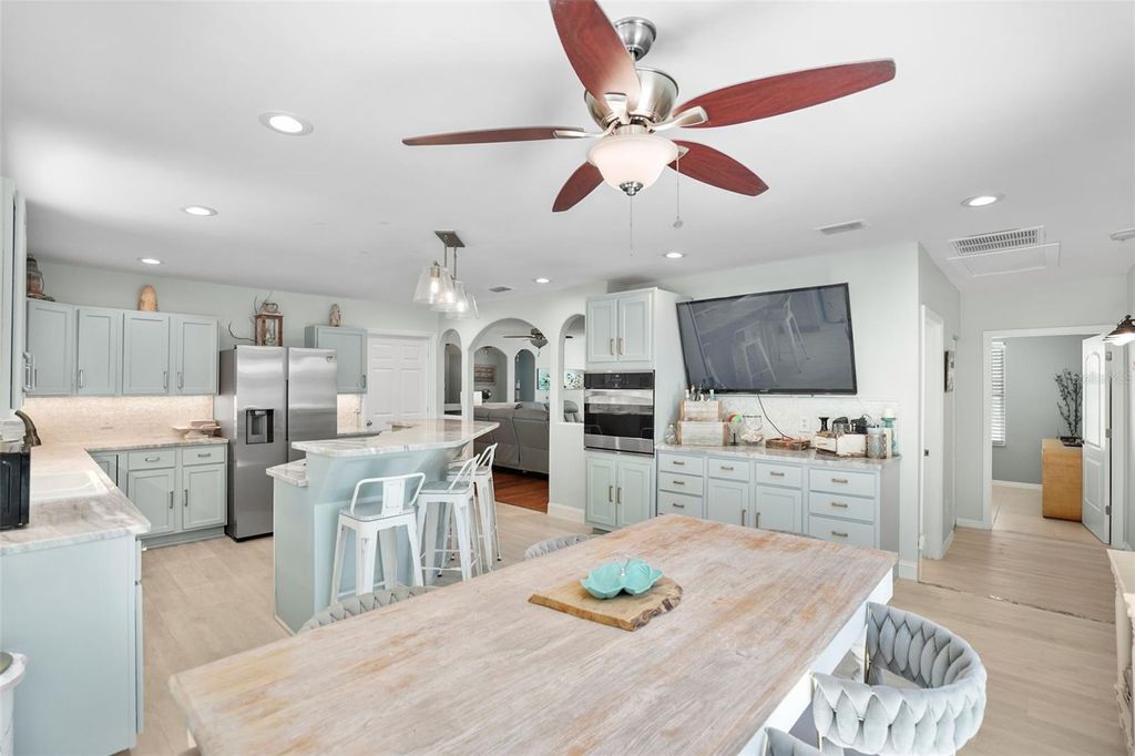 Image 28 of property listing at 4800 16TH STREET N, St Petersburg, FL 33703