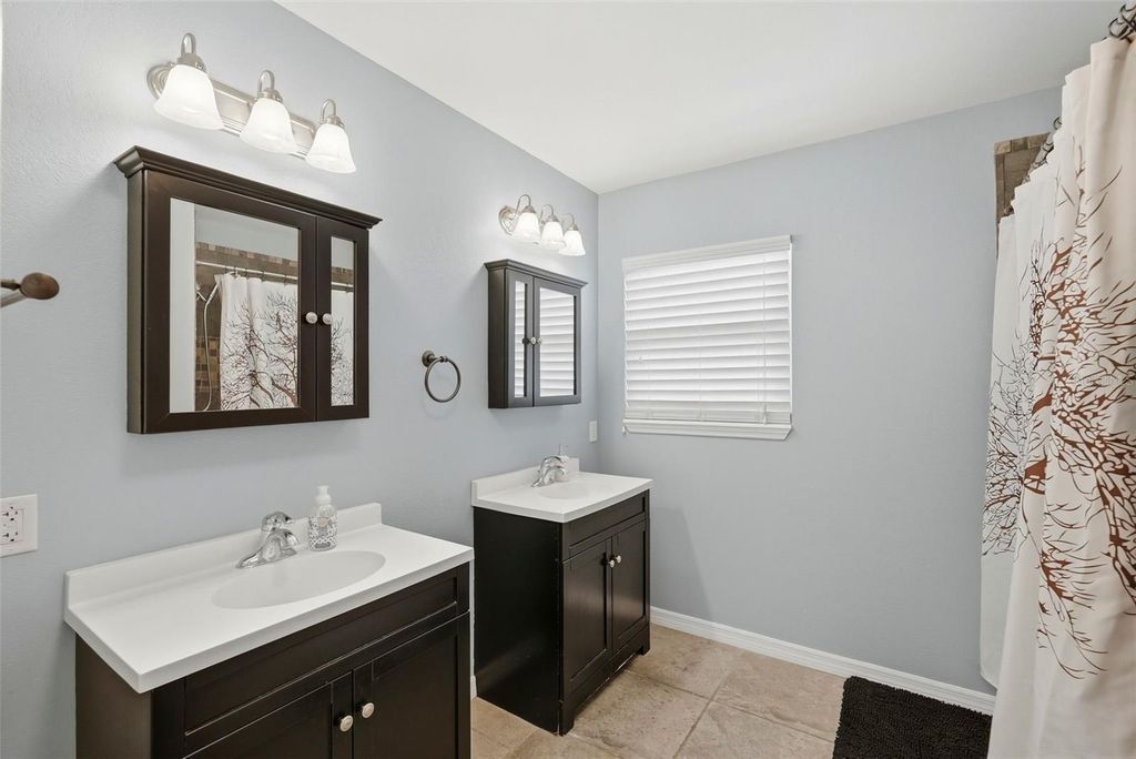 Image 32 of property listing at 4800 16TH STREET N, St Petersburg, FL 33703