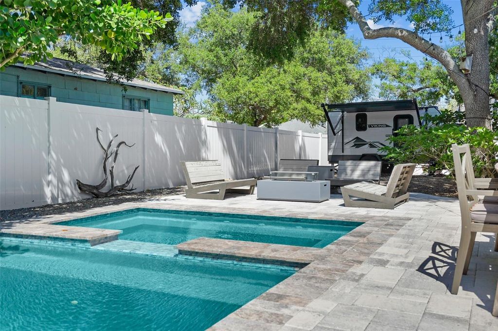 Image 43 of property listing at 4800 16TH STREET N, St Petersburg, FL 33703