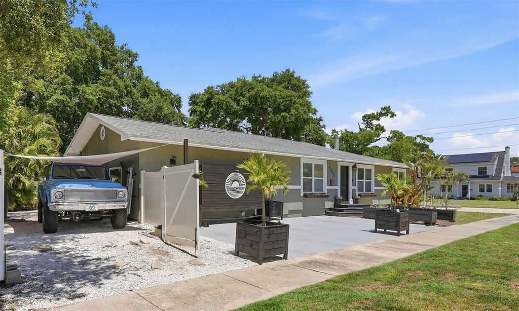 Image 53 of property listing at 4800 16TH STREET N, St Petersburg, FL 33703