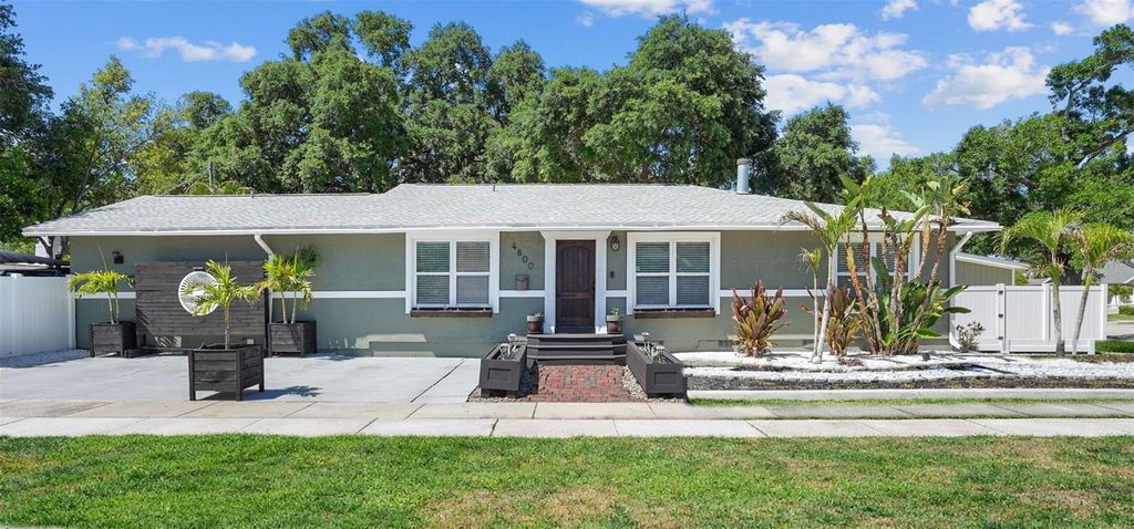 Image 7 of property listing at 4800 16TH STREET N, St Petersburg, FL 33703