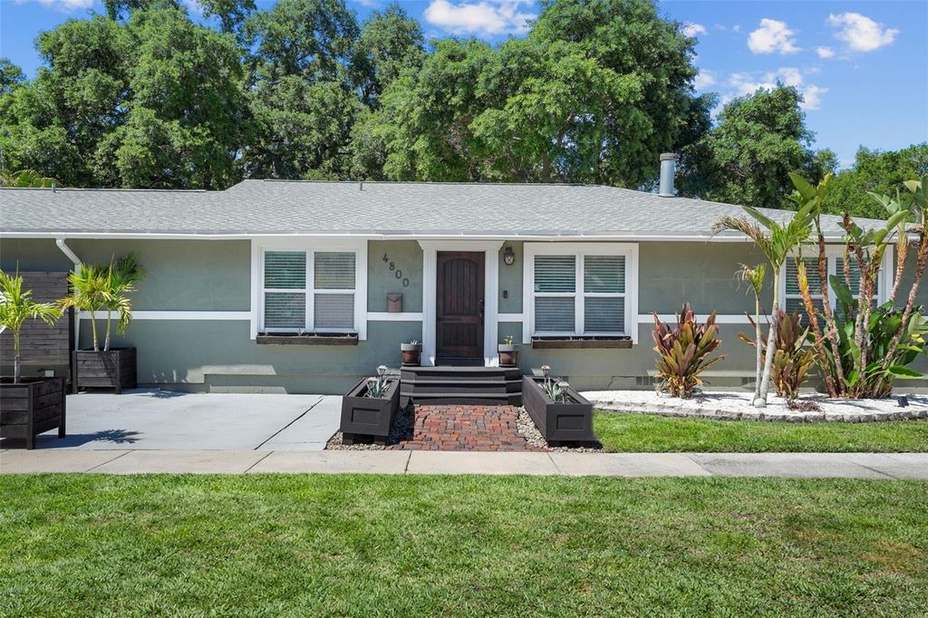 Image 10 of property listing at 4800 16TH STREET N, St Petersburg, FL 33703