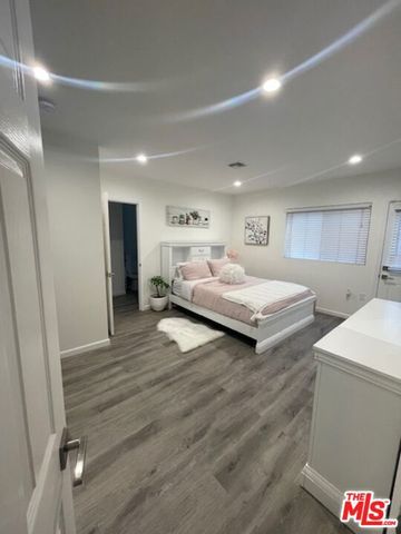 5907 Oakdale Avenue, Woodland Hills (los Angeles), CA 91367