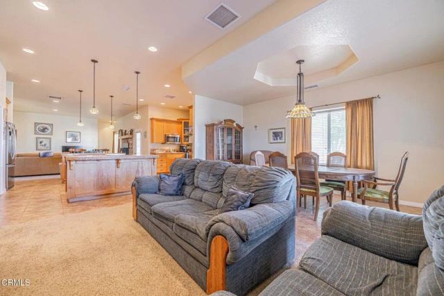 8585 W Avenue E, Lancaster, CA 93536