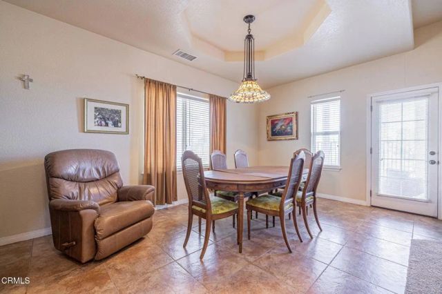 8585 W Avenue E, Lancaster, CA 93536