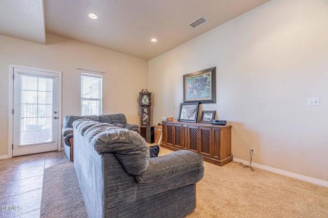 8585 W Avenue E, Lancaster, CA 93536