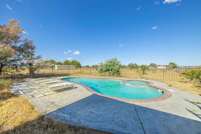 8585 W Avenue E, Lancaster, CA 93536