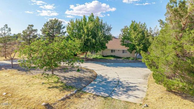 8585 W Avenue E, Lancaster, CA 93536