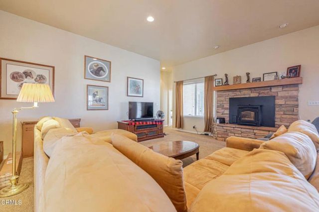 8585 W Avenue E, Lancaster, CA 93536